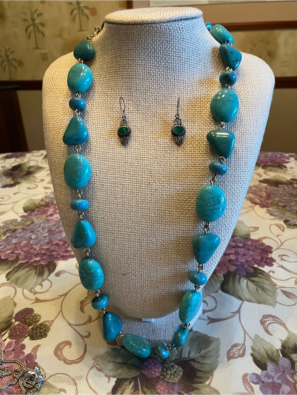 TURQUOISE BEAD NECKLACE WITH 925 MALACHITE EARRINGS